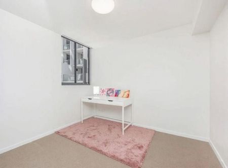 Stylish Apartment with Modern Comforts in a Prime Chermside Location - Photo 3