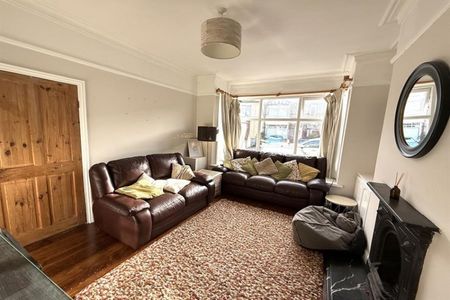 3 Bedroom End Terrace Available Arranging tenancy - Photo 3