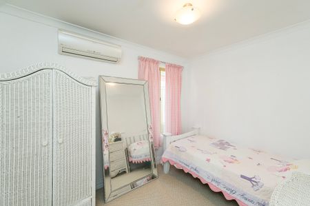 7 Alfred Place, Ocean Reef WA 6027 - House For Rent - $1,100 | Domain - Photo 4
