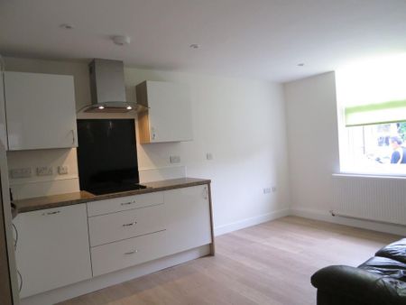3 bedroom flat to rent - Photo 5