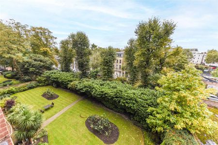 A contemporary three bedroom lateral apartment to rent in a desirable mansion block in Maida Vale. The property boasts a private balcony and communal gardens. - Photo 5