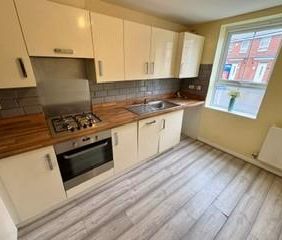3 bedroom semi-detached house to rent - Photo 6