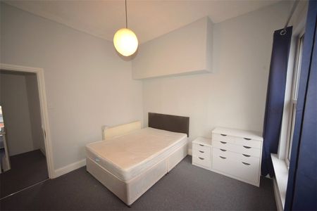 4 Bedroom Terraced - Photo 5