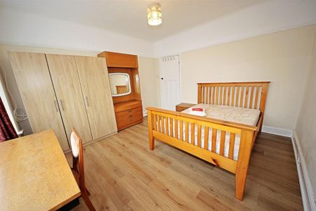 4 bedroom detached house to rent - Photo 4