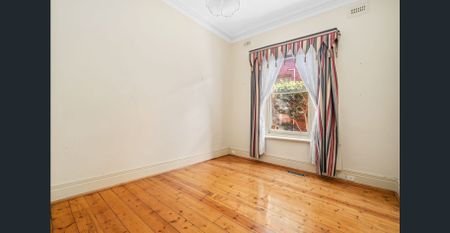 Spacious Charming Home - Photo 2