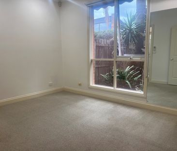 3/4 MacGowan Ave, Glen Huntly VIC 3163 - Apartment For Rent | Domain - Photo 1