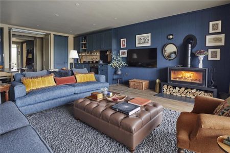 3 bedroom penthouse to rent - Photo 2