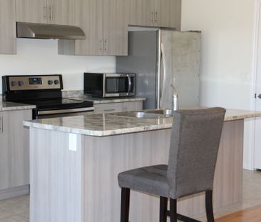 For Lease - 20 Blackpool Lane, East Gwillimbury, Ontario - Photo 3