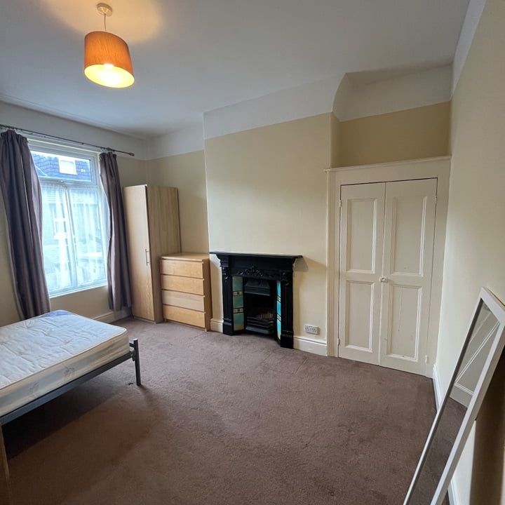 Room in a Shared House, Beechbank Road, L18 - Photo 1