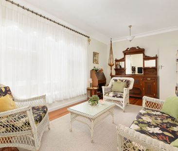 Pristine 4 bedroom brick home - Photo 2