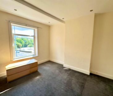 3 bedroom end of terrace house to rent - Photo 2
