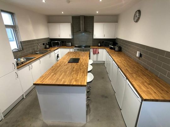 1 bedroom in a house share to rent - Photo 1