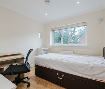 7 Bed Terraced House, Redshaw Close, M14 - Photo 2