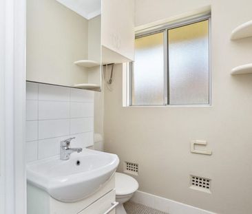 Furnished 1-Bedroom Apartment in Shenton Park - Photo 1