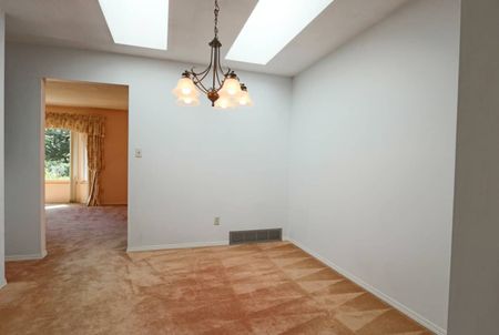 15367 85 Avenue, Surrey - Photo 2
