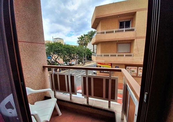 Se alquila en Las Galletas apartamento de 1 dormitorio