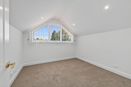 Modern Townhouse Living in Central Katoomba - Photo 2