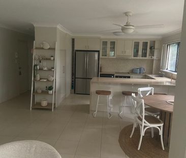 Bedroom with individual study room and bathroom - Photo 1