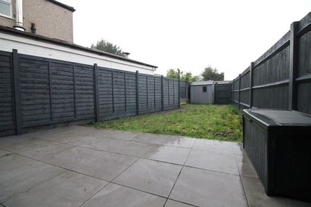Elmlea Drive, Hayes - Photo 2