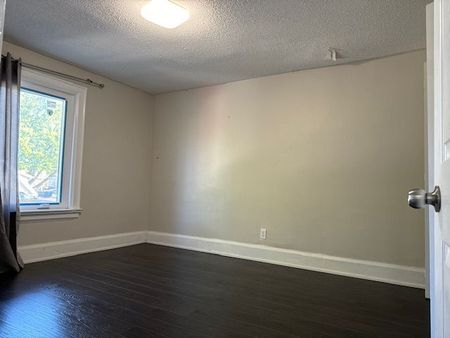 For Lease - 164 Adelaide Avenue, Oshawa, Ontario - Photo 5