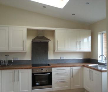 2 bedroom semi-detached house to rent - Photo 6