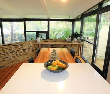 Leafy Burnside Living - Photo 2