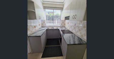 Quiet Garden Studio Unit with free WiFi - Photo 2