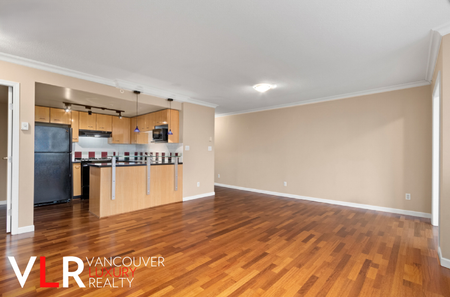 Condo in Downtown Vancouver, BC - Photo 2
