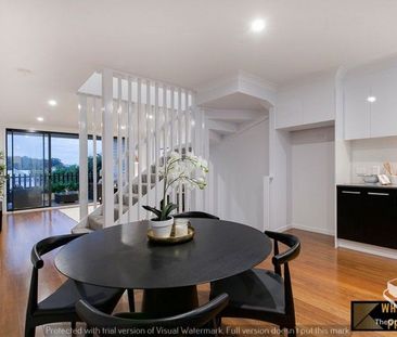 Pristine modern 3 bedroom townhouse - Photo 3