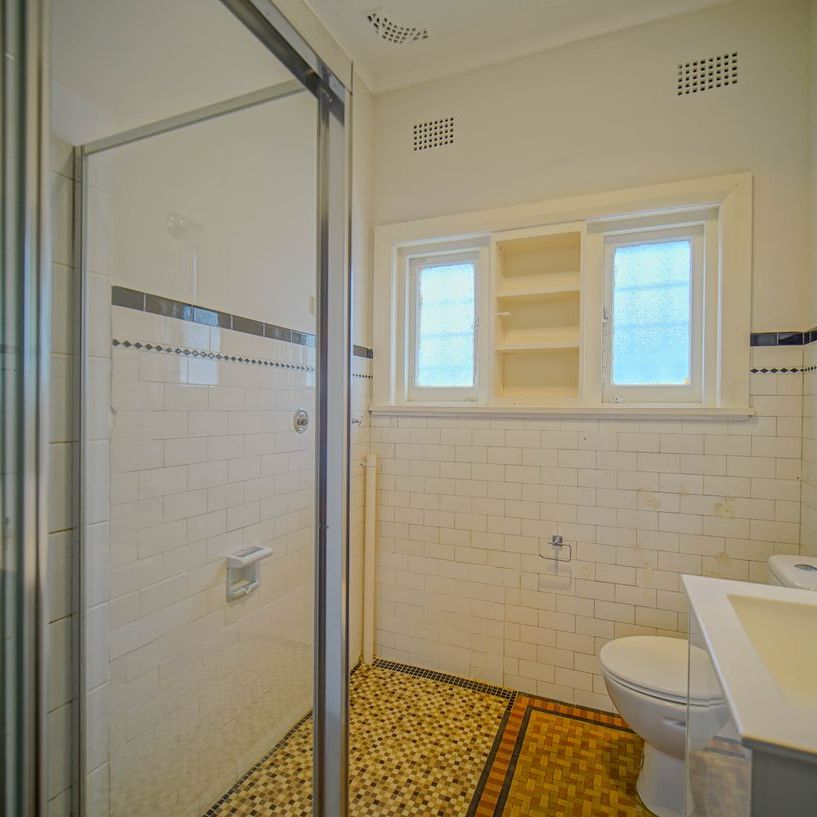 Spacious 3-Bedroom Home with Yard & Parking - Photo 1