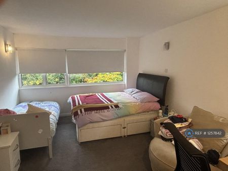 4 bedroom detached house to rent - Photo 5