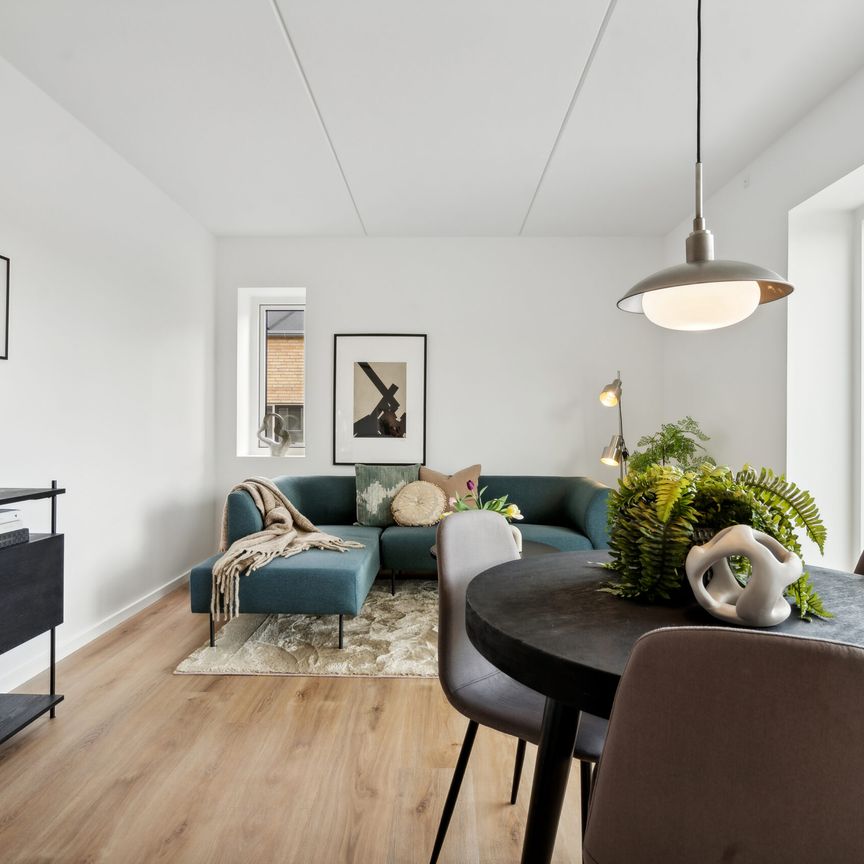 Skøn og lækker 4-værelses lejlighed med altan - Photo 1