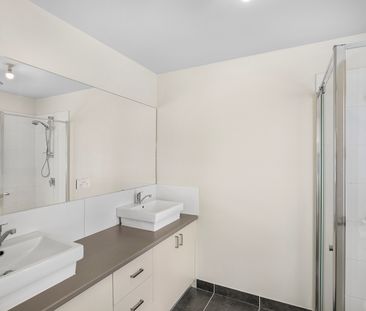 2/42 Eisenhower Street, Reservoir VIC 3073 - Townhouse For Rent | D... - Photo 6