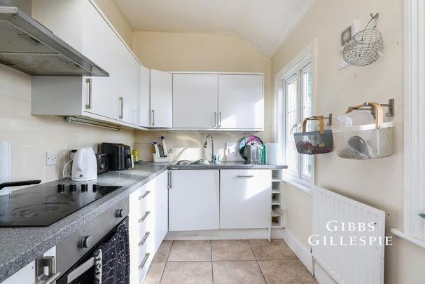 3 bedroom flat to rent - Photo 1