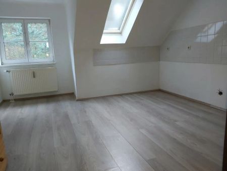 Geräumige 2-Zimmer-Dachgeschoß-Wohnung mit Küchenblock in Thörl zu mieten ! - Foto 2