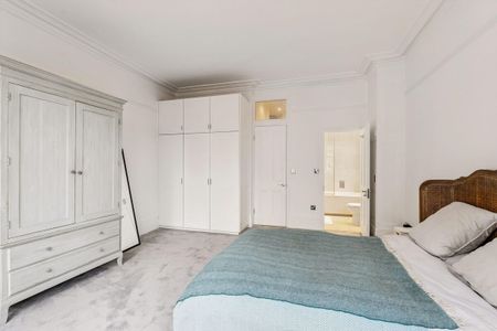 This beautifully presented apartment occupies a sought-after position on Wetherby Gardens, offering generous lateral accommodation and refined contemporary finishes throughout. - Photo 5