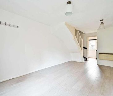 Hedgerley Court, Goldsworth, GU21 - Photo 6