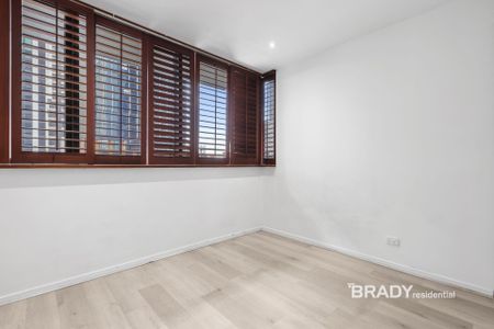 1007/22-40 Wills Street, Melbourne - Photo 2
