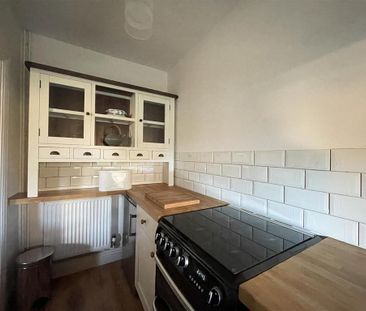 2 bedroom terraced house to rent - Photo 4
