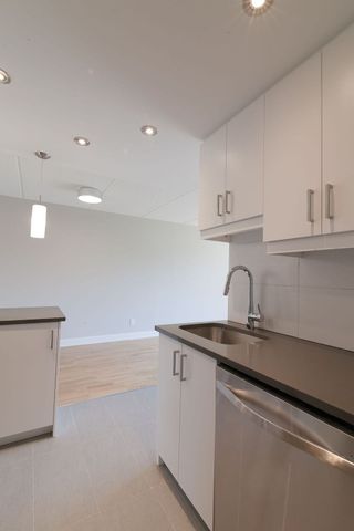 St. Lambert - Photo 3