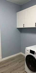 Beautiful and newly renovated 2 bedroom available NOW! - Photo 3