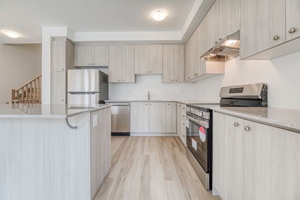 For Lease - 53 Pearen Lane, Barrie, Ontario - Photo 1