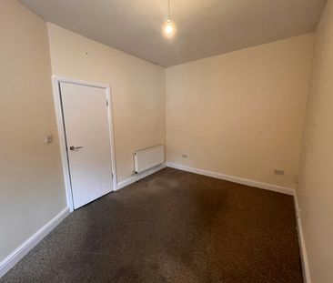 Flat to rent on - Photo 2
