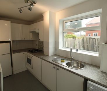 2 bedroom House To Let - Photo 2