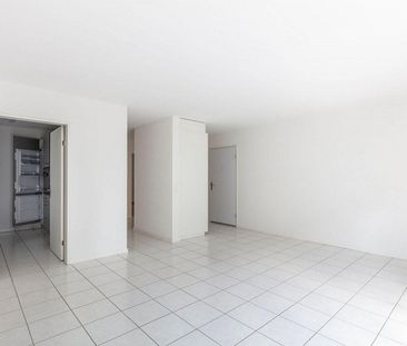 Moderne 3 1/2 - Zimmerwohnung mit verglastem Balkon - Foto 1