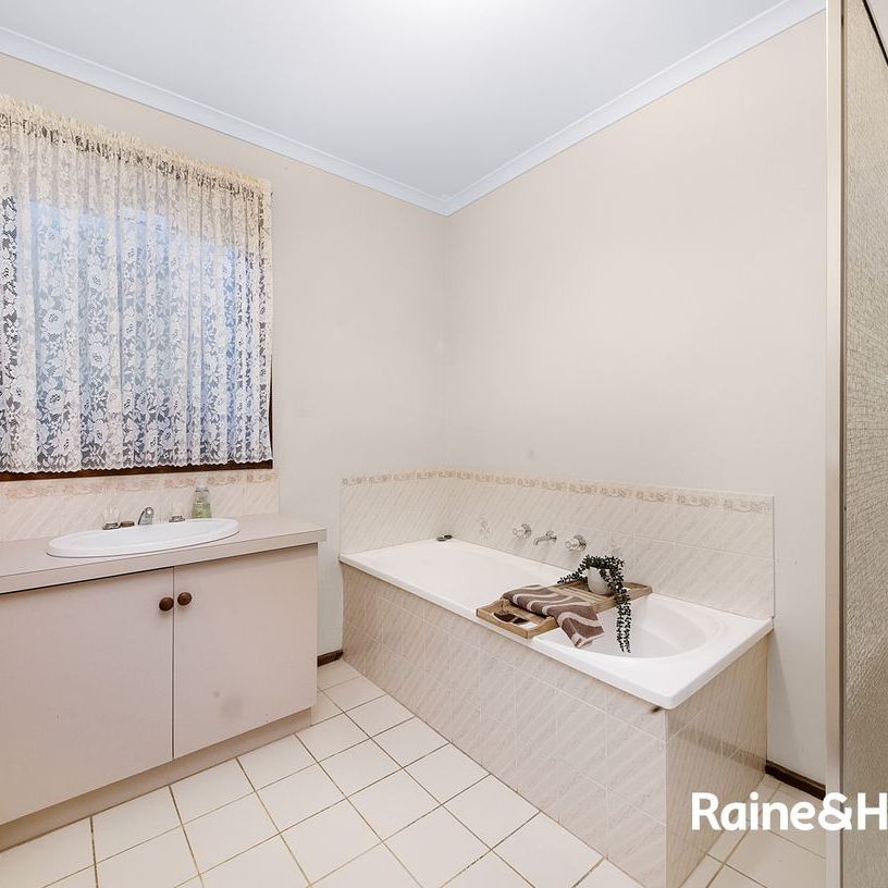 3- Bedroom house in Narre Warren! - Photo 1