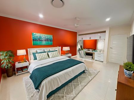 Stunning 5-Bedroom Family Home!! - Photo 4