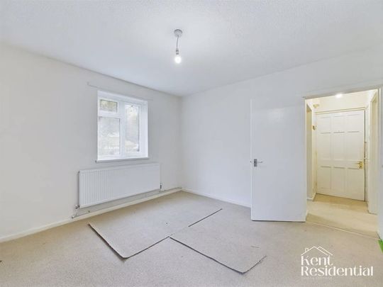 1 bed flat to rent in Sir Evelyn Road, Rochester, ME1 - Photo 1