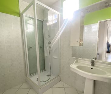 Location Appartement 3 pièces 65m² CARNOUX EN PROVENCE 13470 - Photo 3