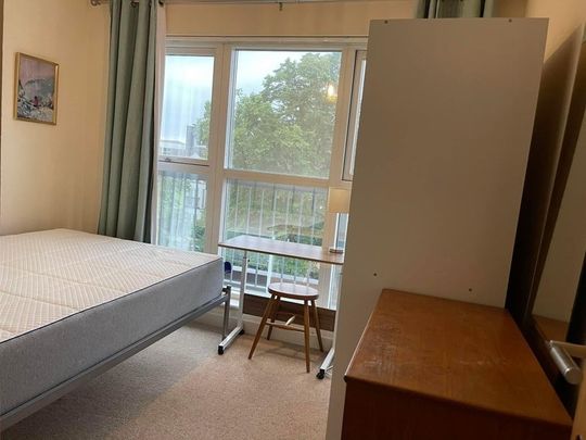 Room in a Shared Flat, Beulah Hill, SE19 - Photo 1